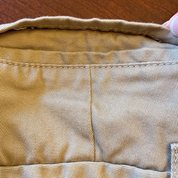 J. CREW shorts Women’s size 2 Chino Broken In Model. Khaki. EUC - Picture 4 of 8